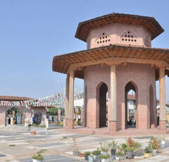 آرامگاه میرزا کوچک خان جنگلی در رشت کجاست؟